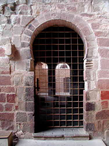 PUERTA MOZÁRABE DE ACCESO AL CLAUSTRO